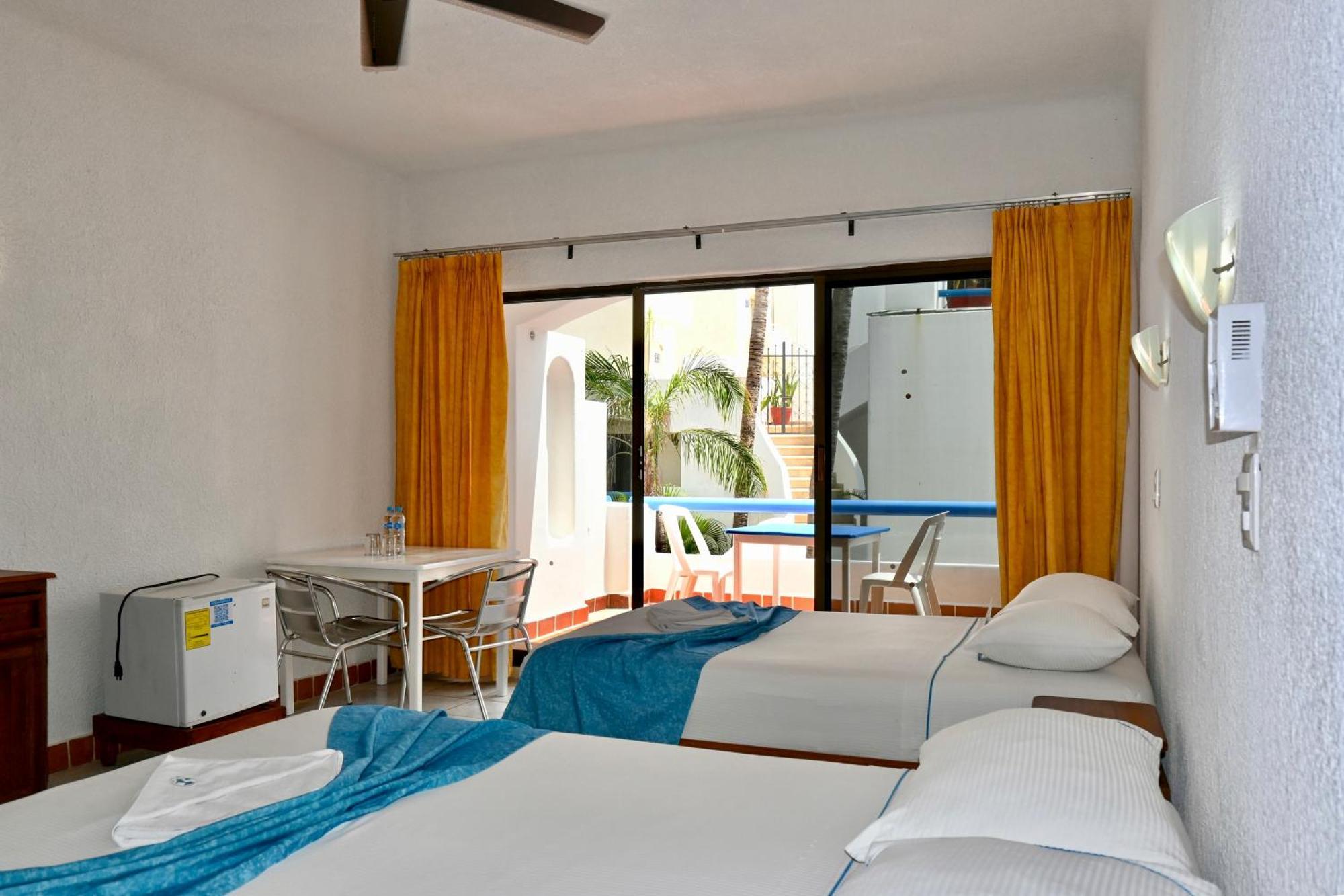 Pelicano Inn Playa Del Carmen - Beachfront Hotel Buitenkant foto