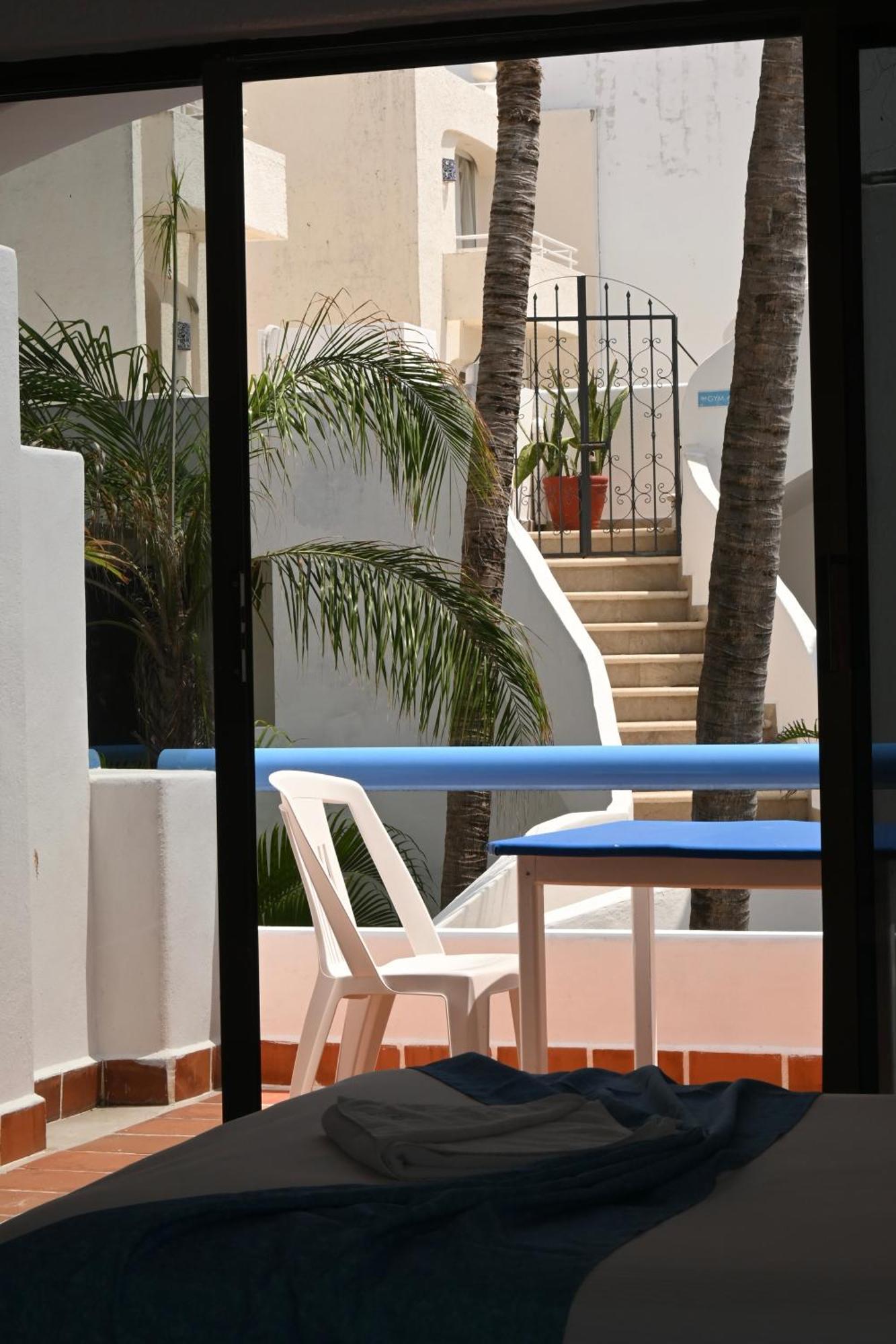 Pelicano Inn Playa Del Carmen - Beachfront Hotel Buitenkant foto