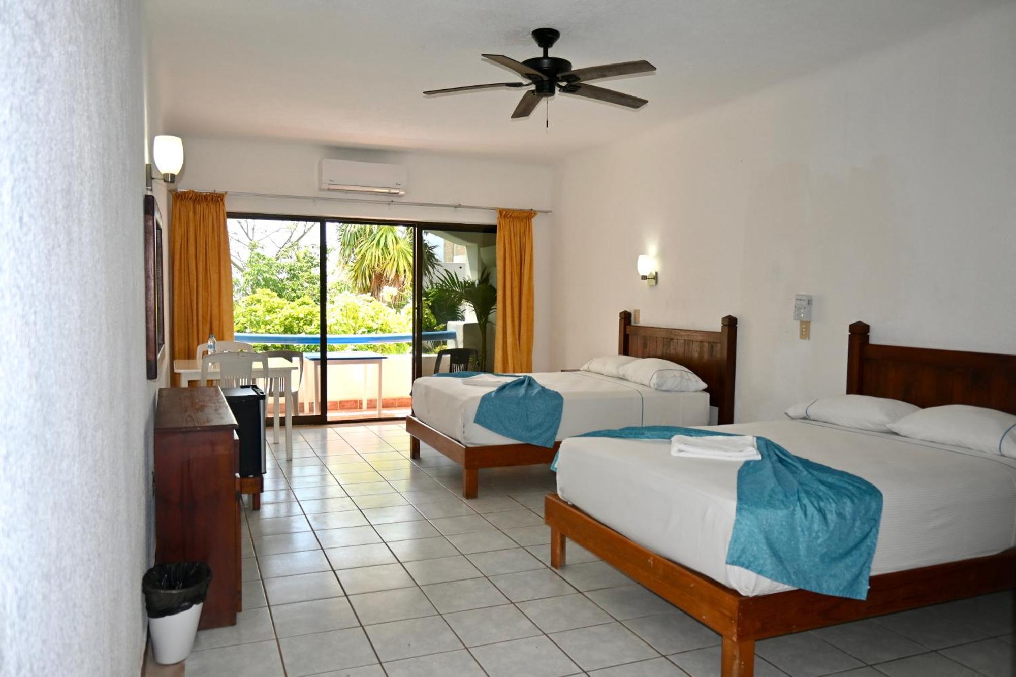 Pelicano Inn Playa Del Carmen - Beachfront Hotel Buitenkant foto