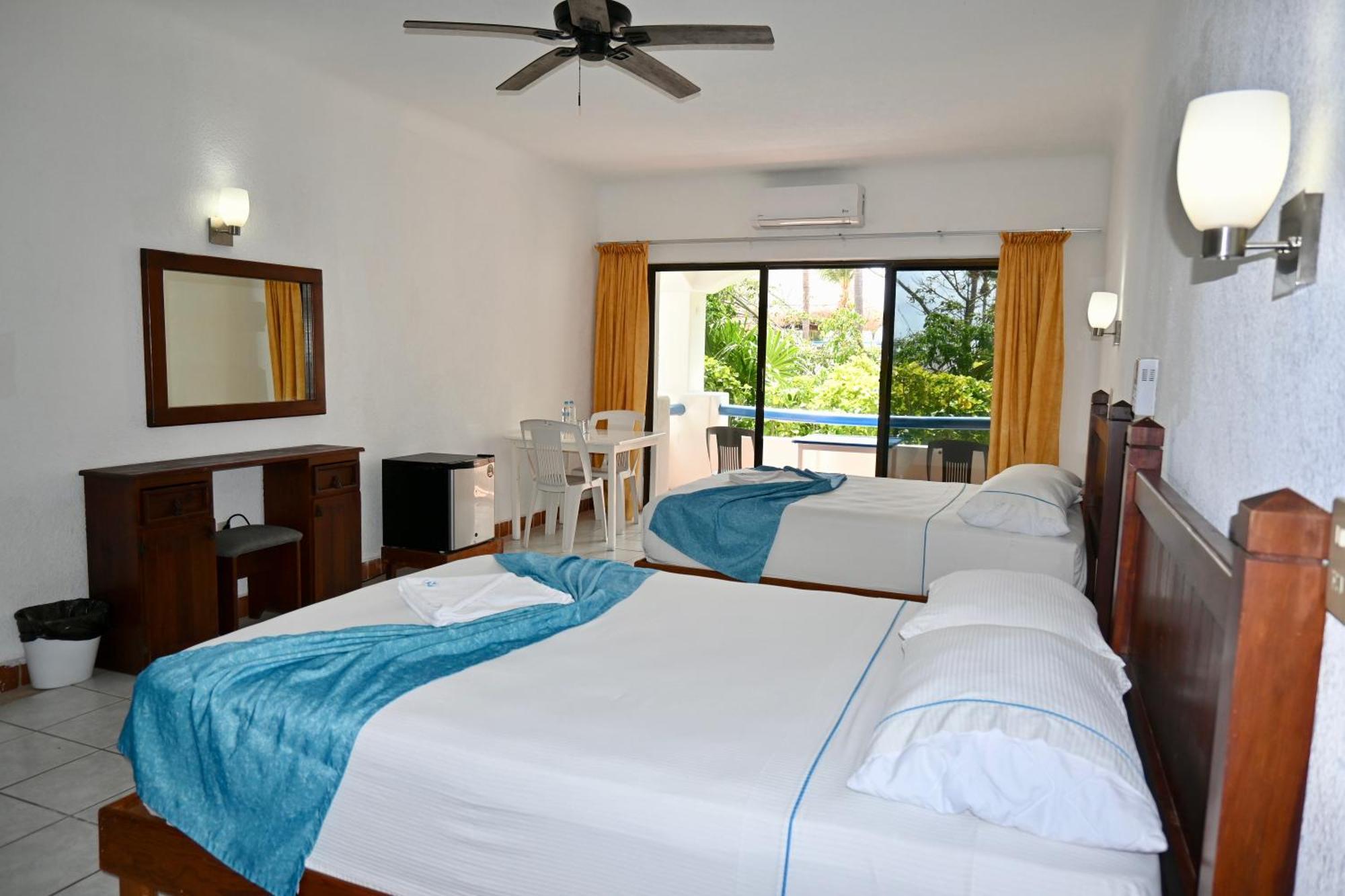 Pelicano Inn Playa Del Carmen - Beachfront Hotel Buitenkant foto