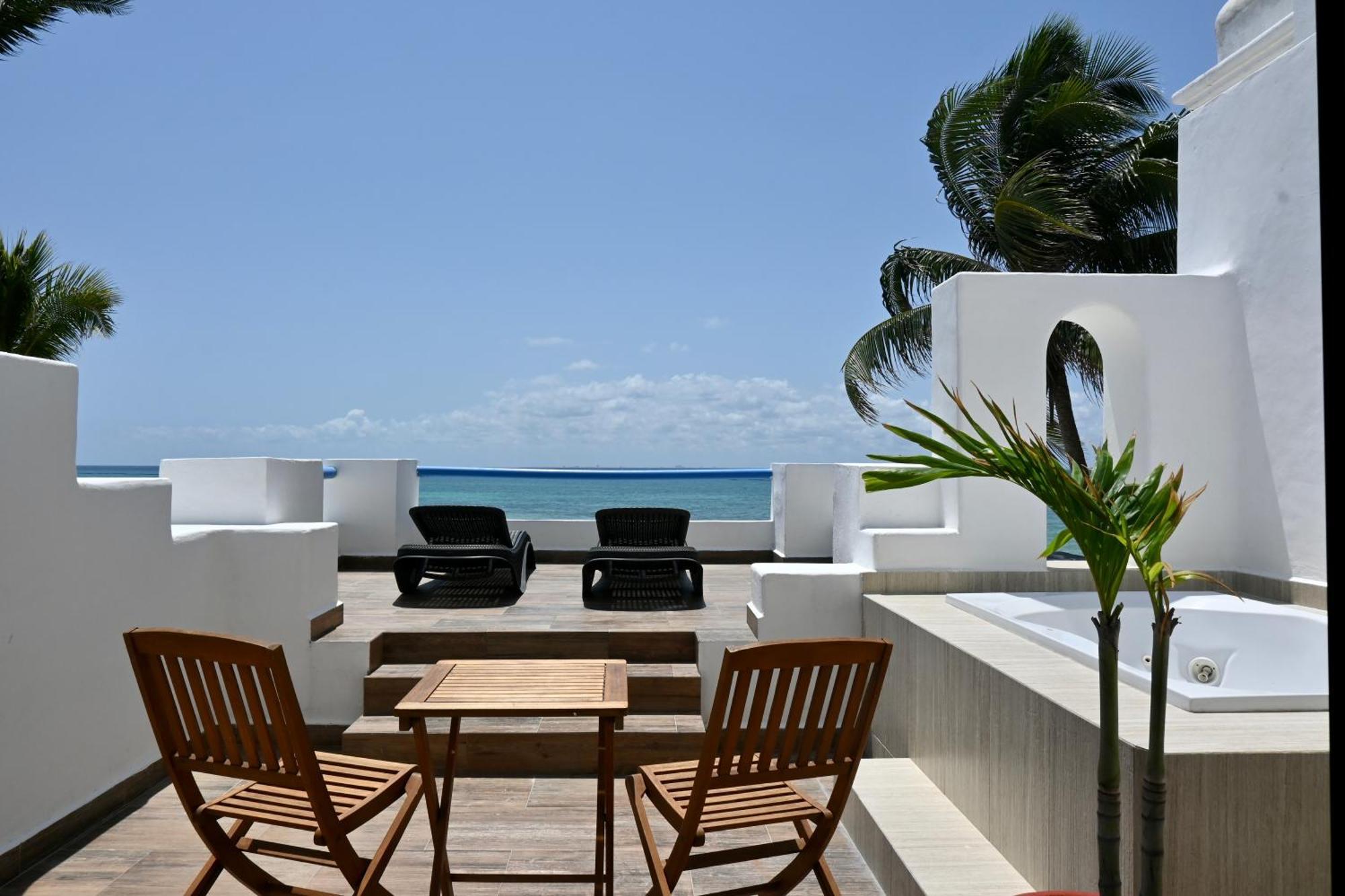 Pelicano Inn Playa Del Carmen - Beachfront Hotel Buitenkant foto