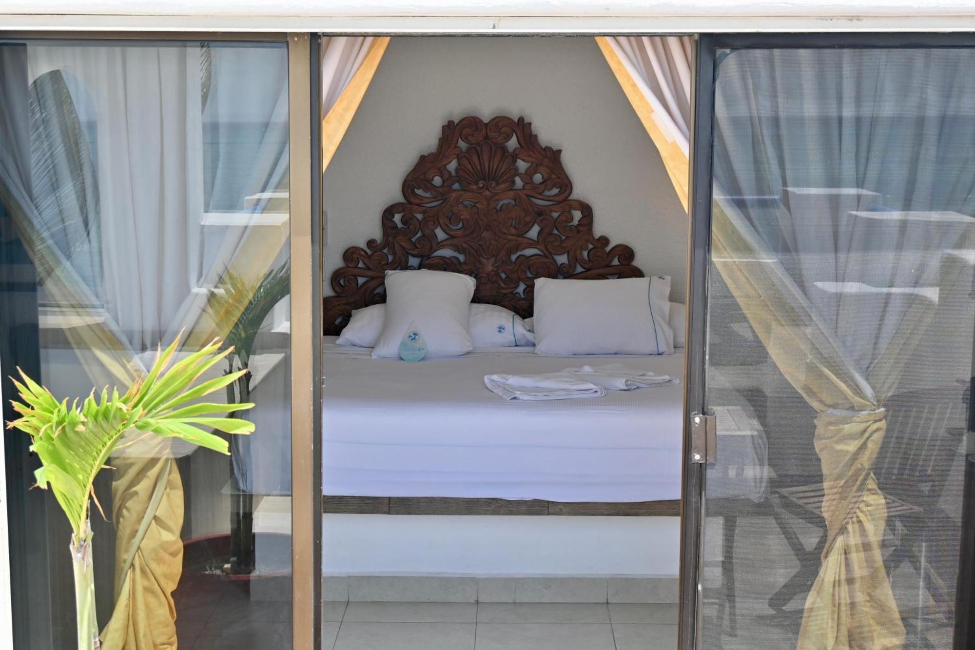 Pelicano Inn Playa Del Carmen - Beachfront Hotel Buitenkant foto