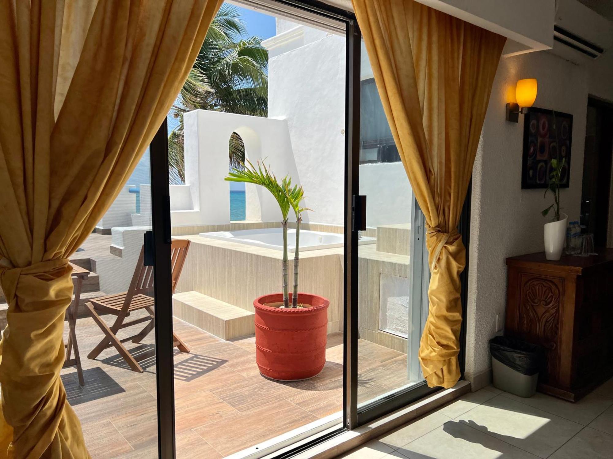 Pelicano Inn Playa Del Carmen - Beachfront Hotel Buitenkant foto