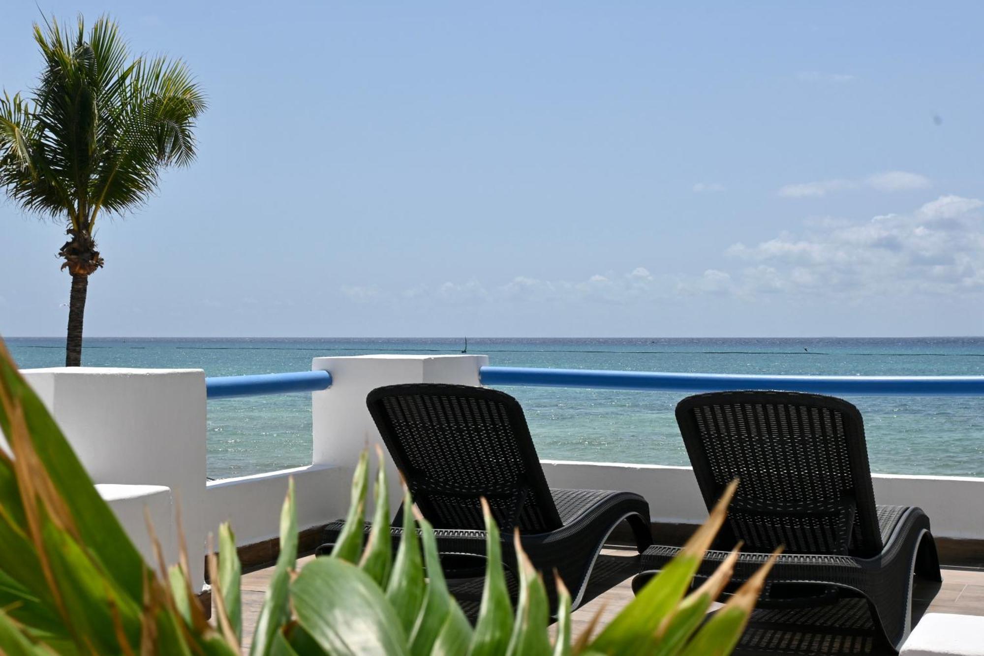 Pelicano Inn Playa Del Carmen - Beachfront Hotel Buitenkant foto