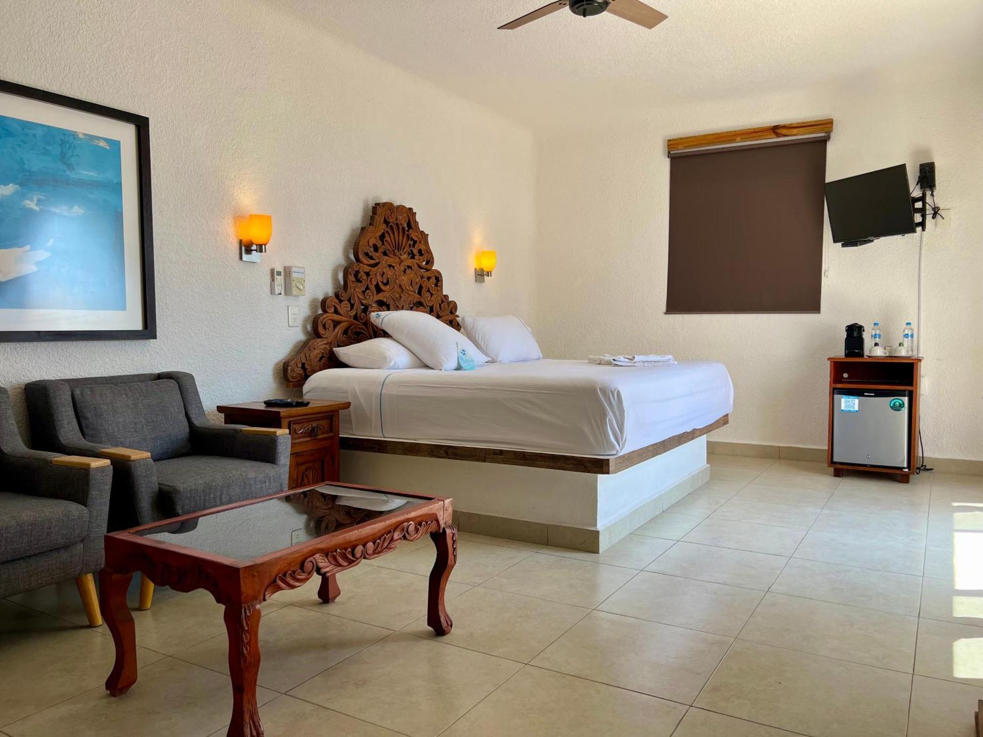Pelicano Inn Playa Del Carmen - Beachfront Hotel Buitenkant foto