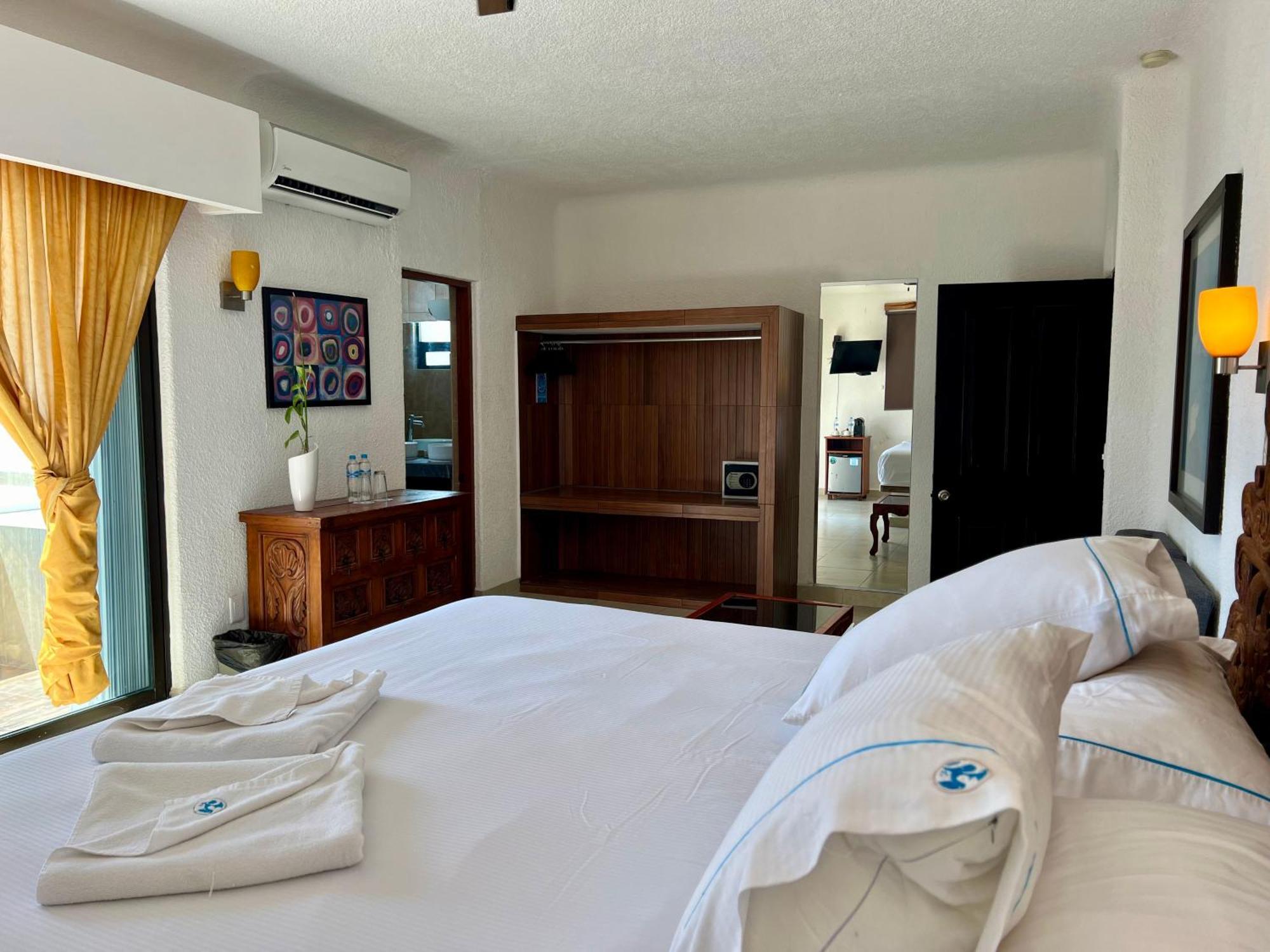 Pelicano Inn Playa Del Carmen - Beachfront Hotel Buitenkant foto
