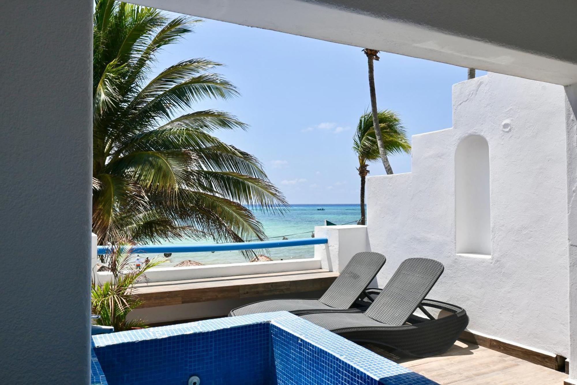 Pelicano Inn Playa Del Carmen - Beachfront Hotel Buitenkant foto