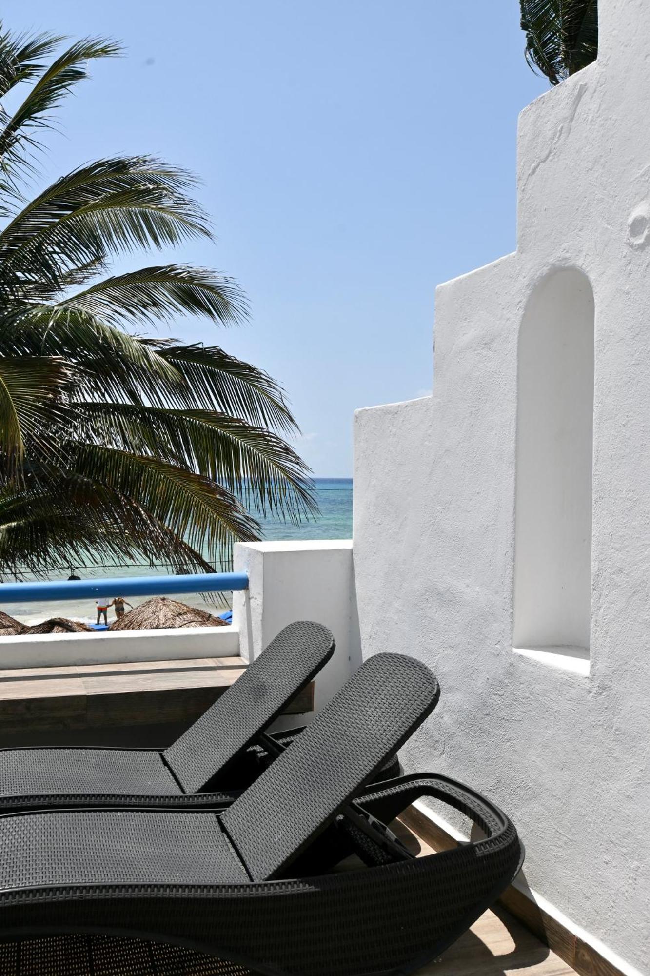 Pelicano Inn Playa Del Carmen - Beachfront Hotel Buitenkant foto