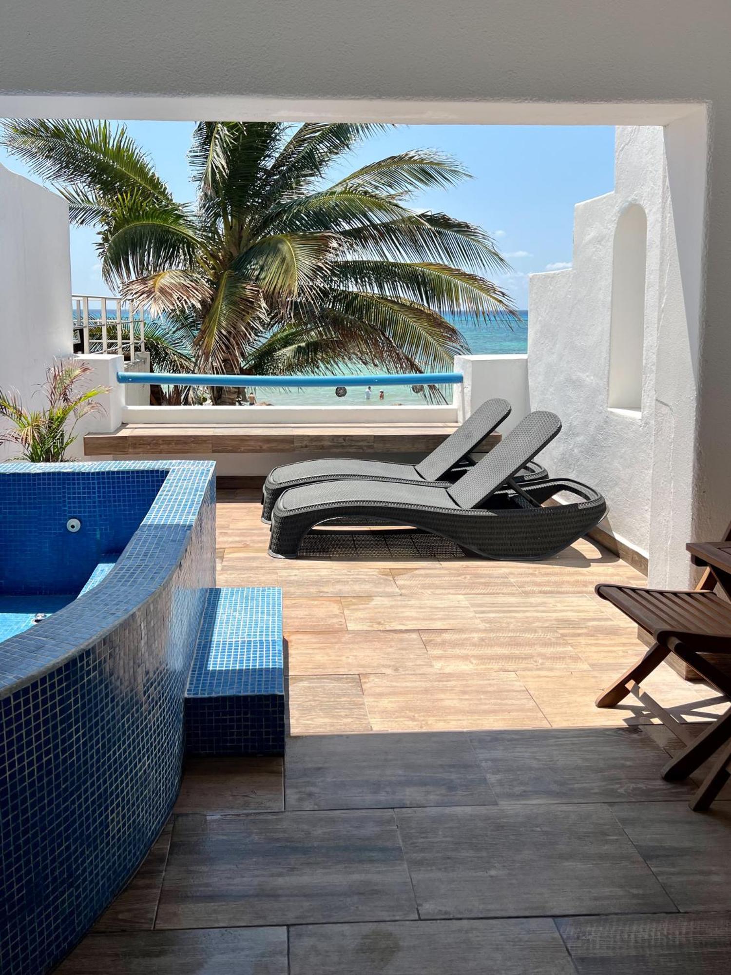 Pelicano Inn Playa Del Carmen - Beachfront Hotel Buitenkant foto