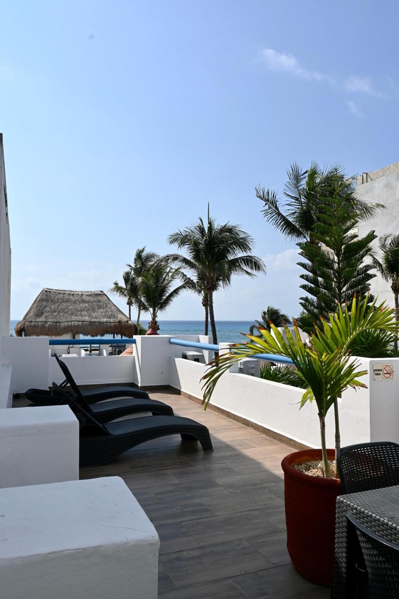 Pelicano Inn Playa Del Carmen - Beachfront Hotel Buitenkant foto