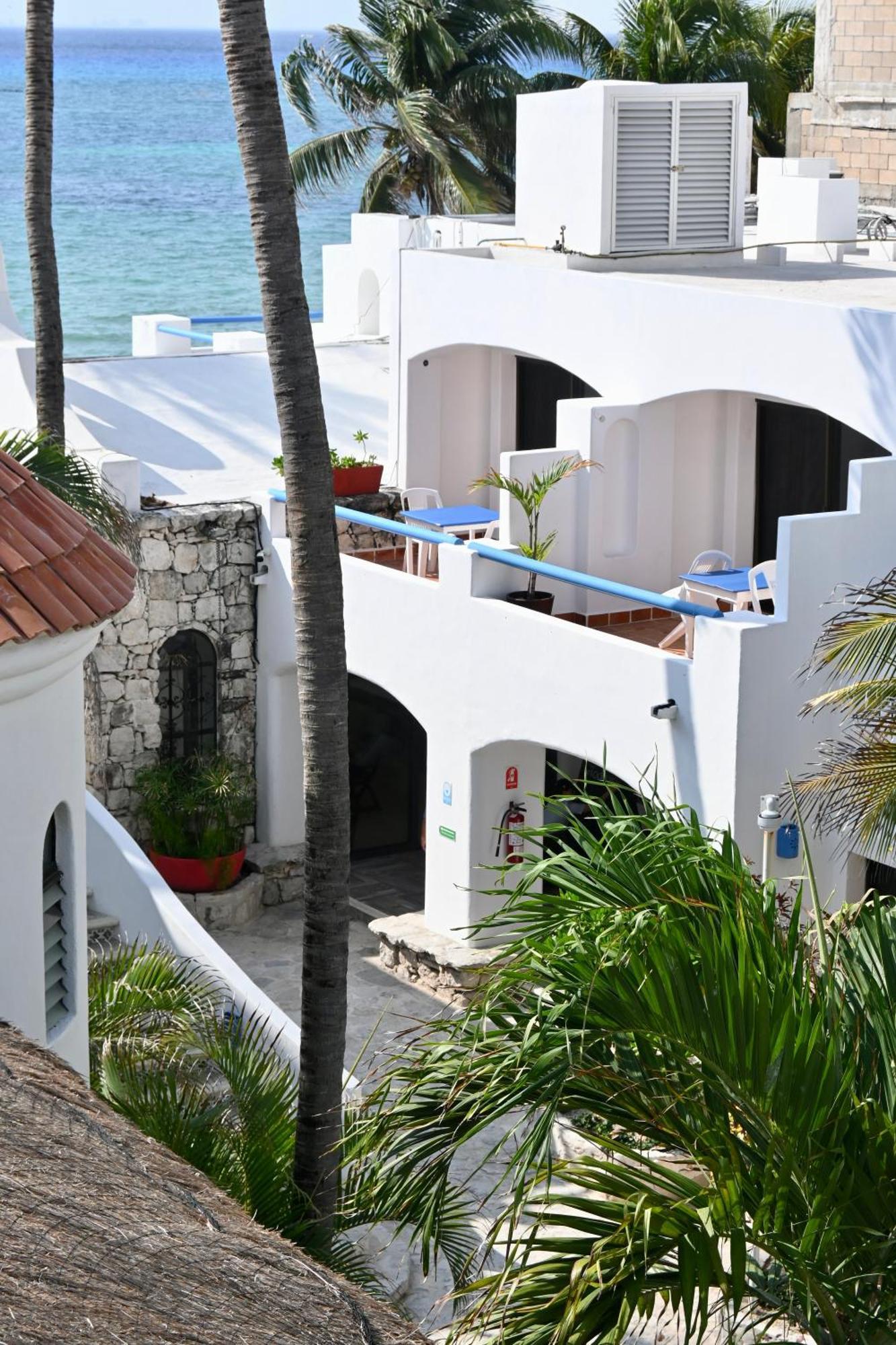 Pelicano Inn Playa Del Carmen - Beachfront Hotel Buitenkant foto