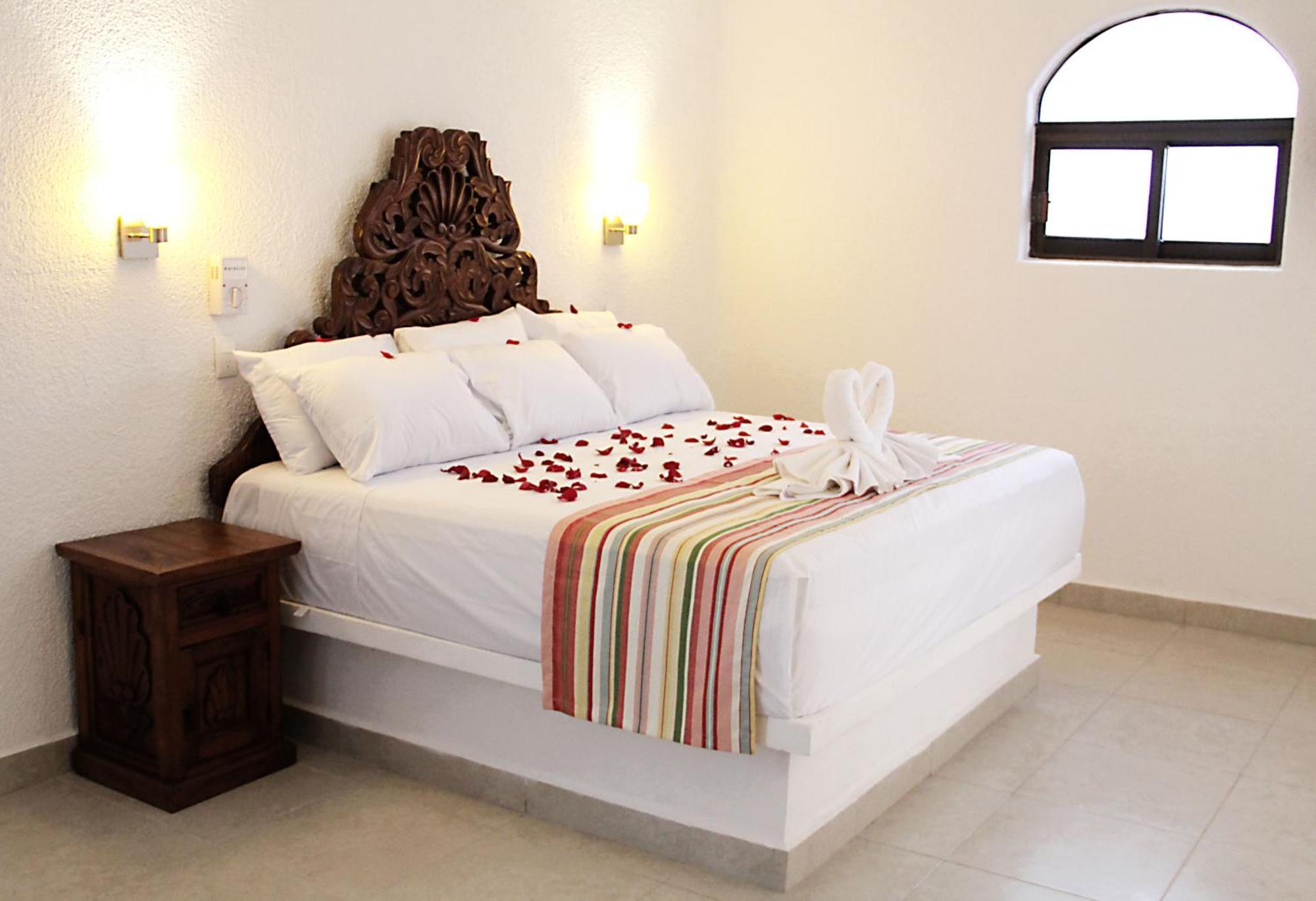 Pelicano Inn Playa Del Carmen - Beachfront Hotel Buitenkant foto